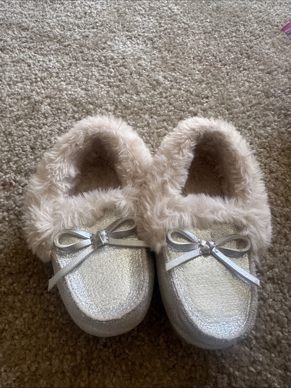 Cat & Jack Silver Faux-Fur Slip-On Slippers with Bow